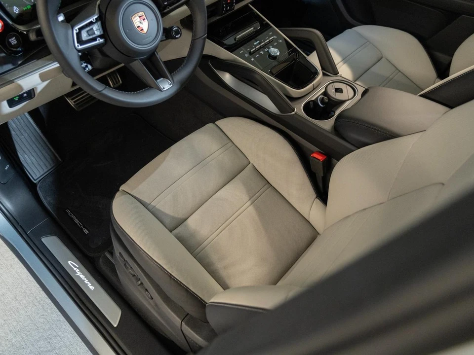 2026 Porsche 9Y0/9Y3 Cayenne - Image 14 of 28