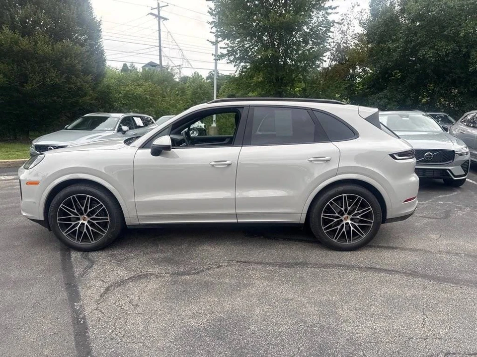 2026 Porsche 9Y0/9Y3 Cayenne - Image 3 of 4