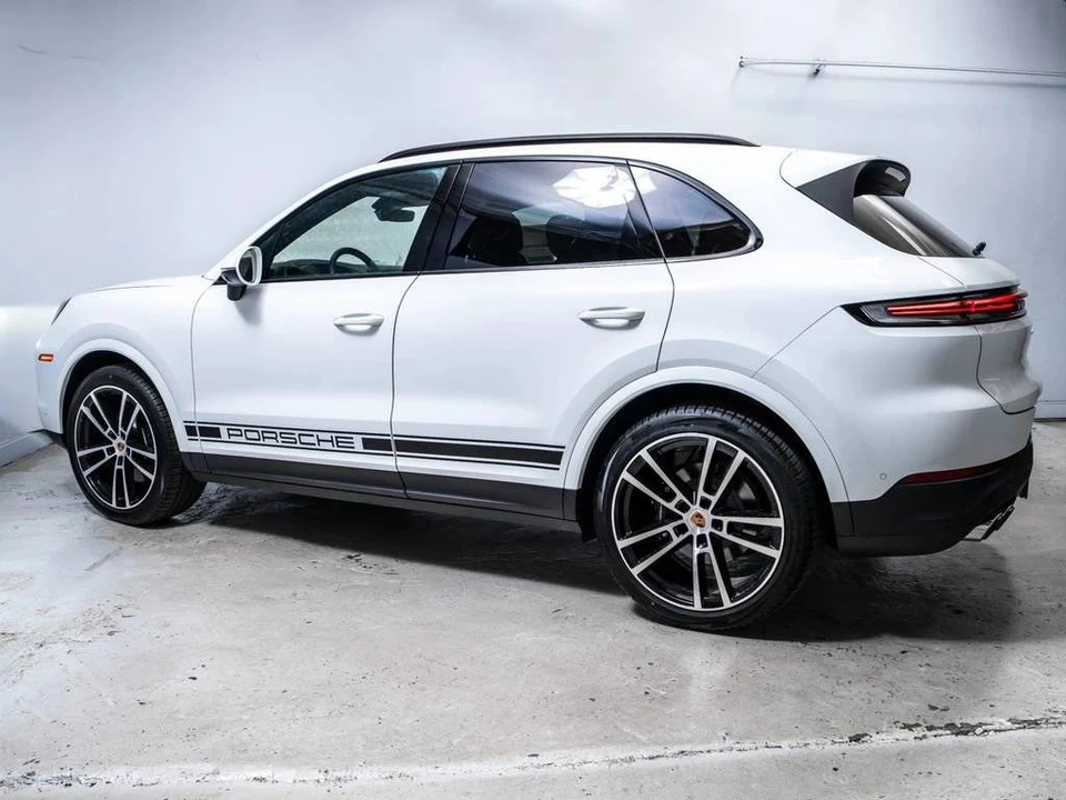 2026 Porsche 9Y0/9Y3 Cayenne - Image 2 of 5