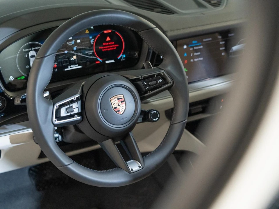 2026 Porsche 9Y0/9Y3 Cayenne - Image 15 of 28