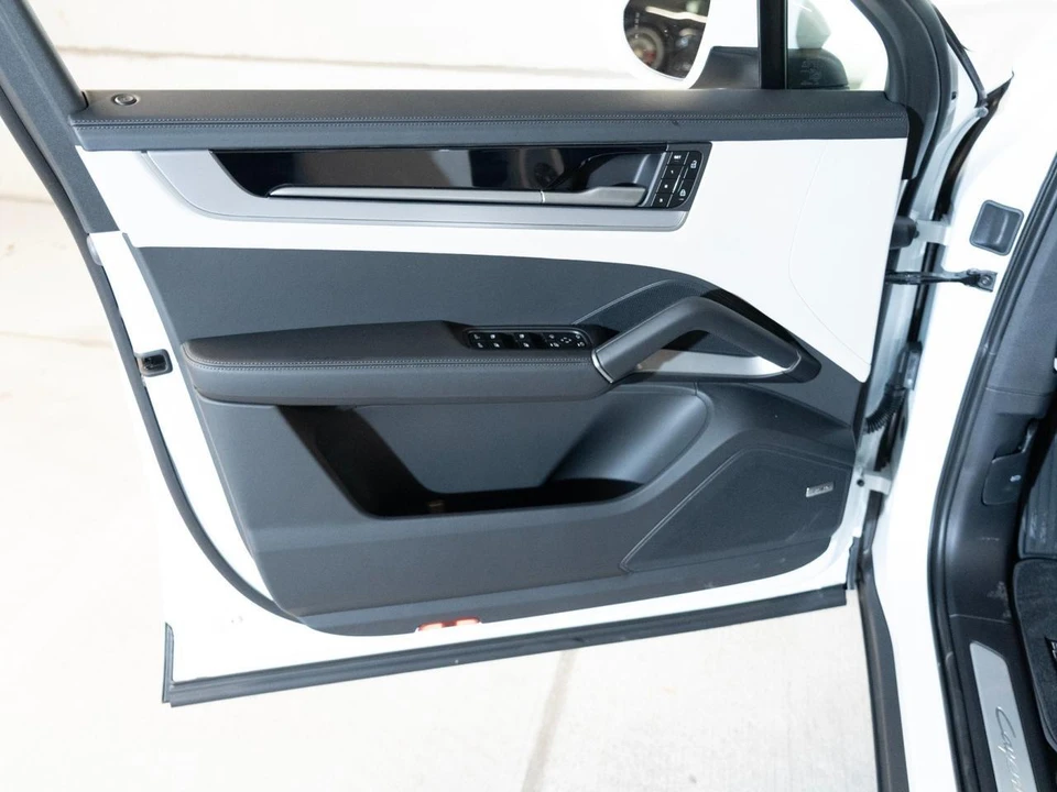 2026 Porsche 9Y0/9Y3 Cayenne - Image 16 of 28