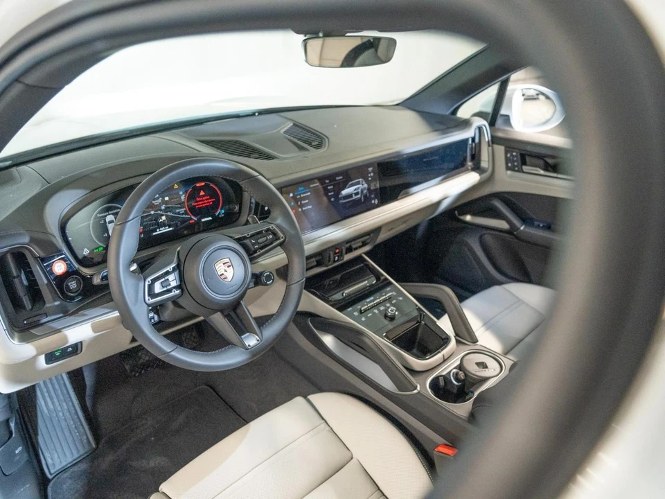 2026 Porsche 9Y0/9Y3 Cayenne - Image 4 of 28