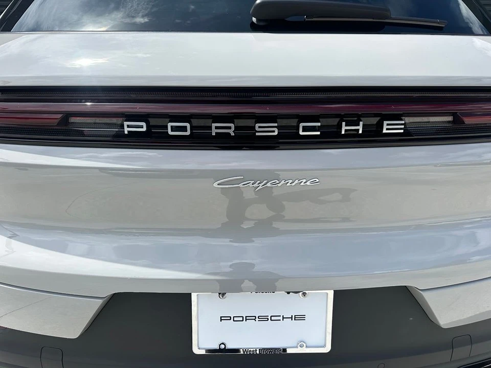 2026 Porsche Cayenne - Image 14 of 31