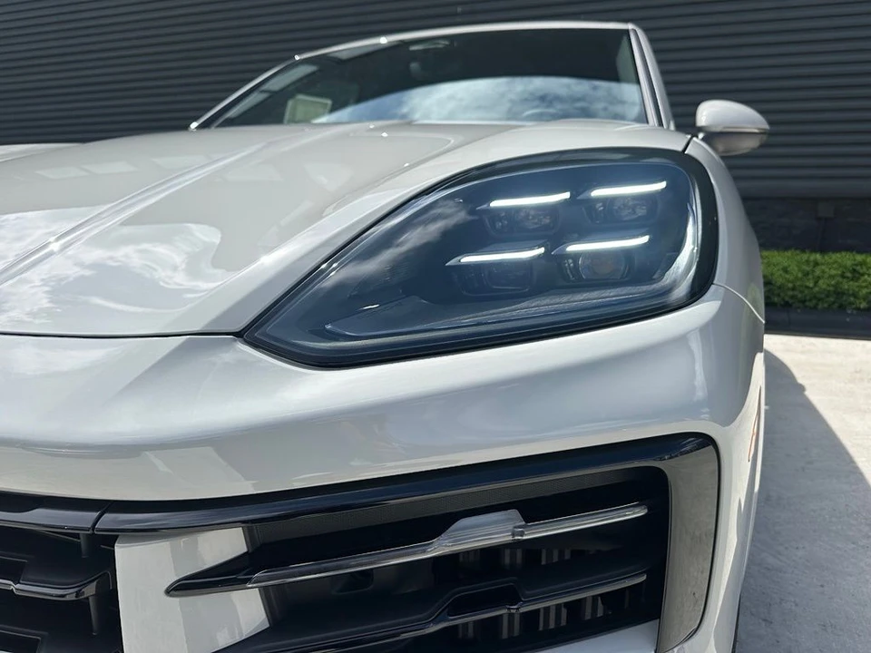 2026 Porsche Cayenne - Image 9 of 31