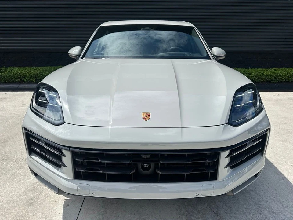 2026 Porsche Cayenne - Image 8 of 31