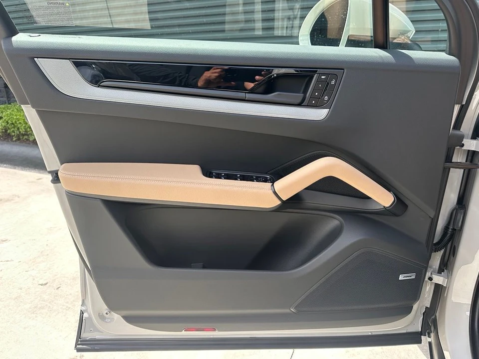 2026 Porsche Cayenne - Image 16 of 31