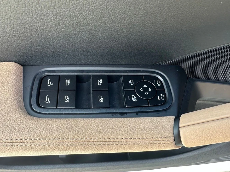 2026 Porsche Cayenne - Image 18 of 31
