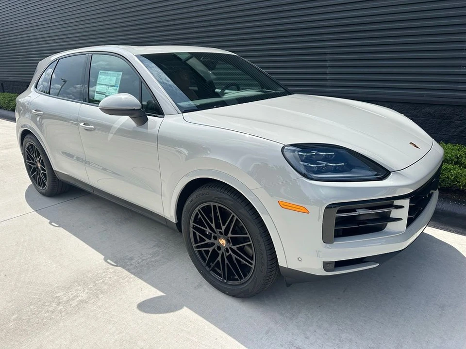 2026 Porsche Cayenne - Image 12 of 31