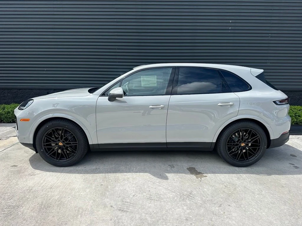 2026 Porsche Cayenne - Image 2 of 31