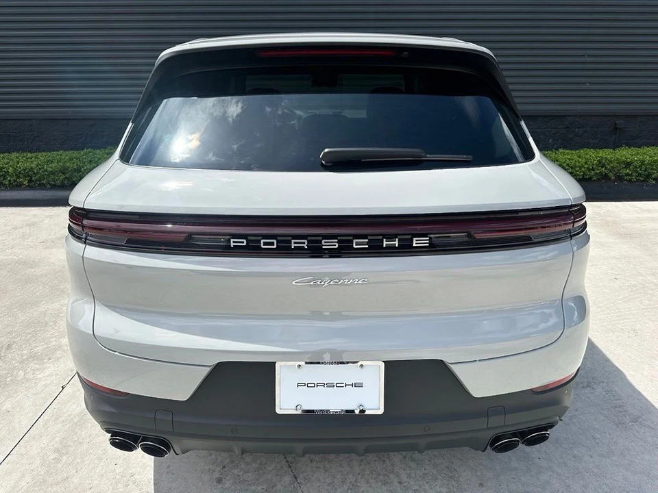2026 Porsche Cayenne - Image 13 of 31