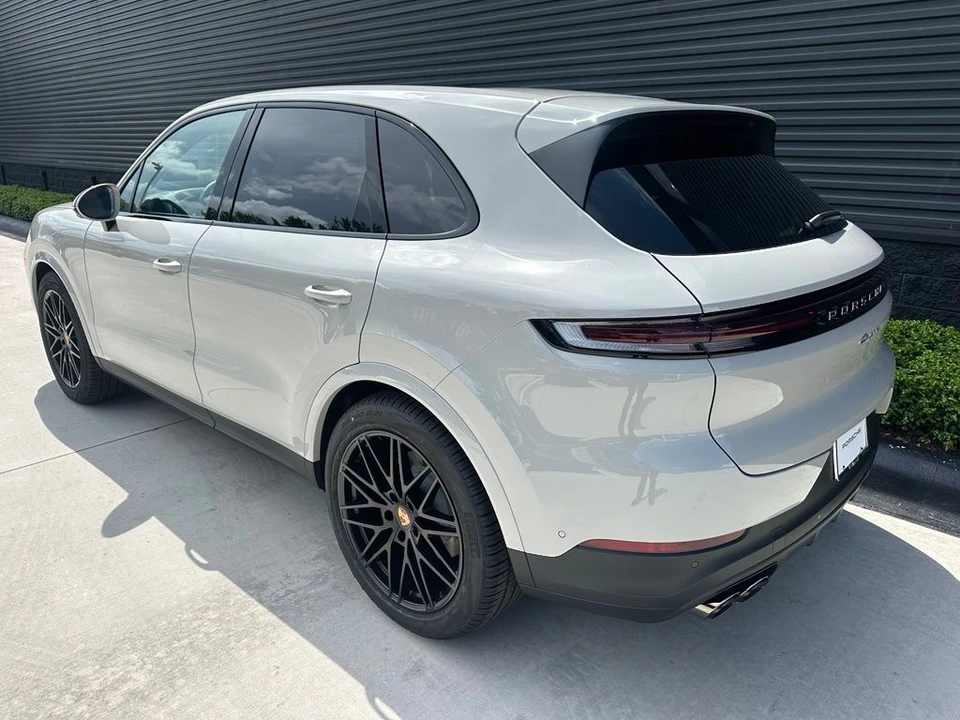 2026 Porsche Cayenne - Image 3 of 31