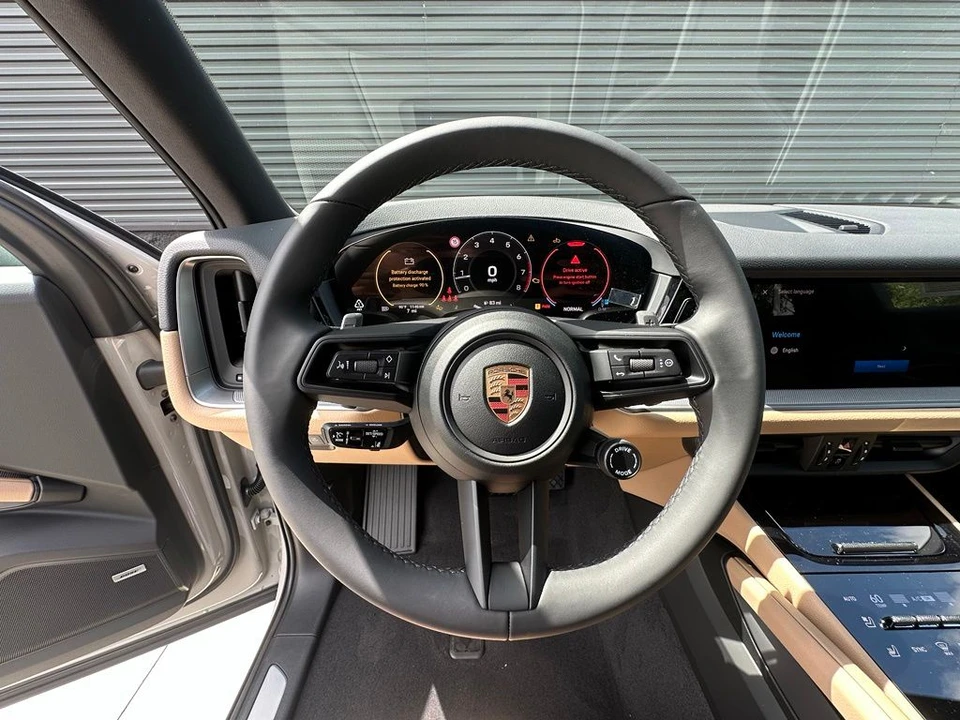 2026 Porsche Cayenne - Image 23 of 31