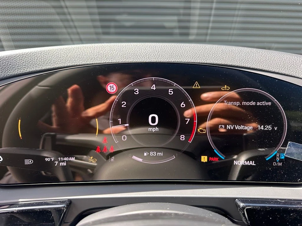 2026 Porsche Cayenne - Image 24 of 31