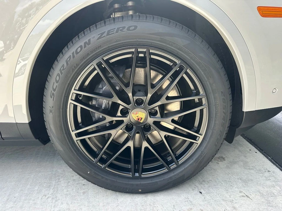 2026 Porsche Cayenne - Image 15 of 31