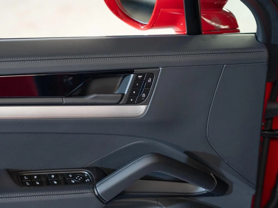 2026 Porsche 9Y0/9Y3 Cayenne - Image 17 of 28