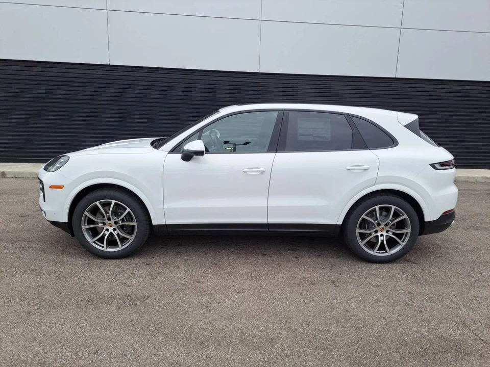 2026 Porsche 9Y0/9Y3 Cayenne - Image 2 of 5