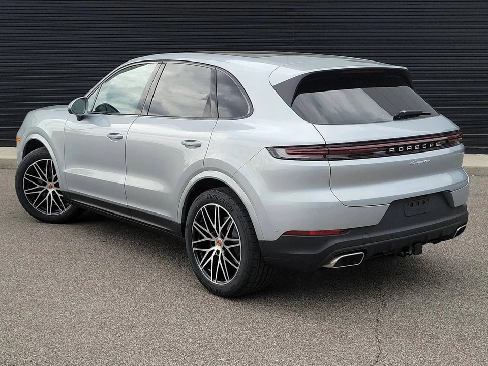 2026 Porsche 9Y0/9Y3 Cayenne - Image 3 of 5