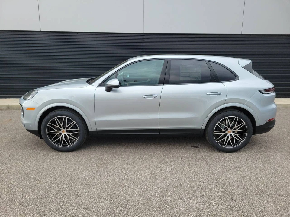 2026 Porsche 9Y0/9Y3 Cayenne - Image 2 of 5