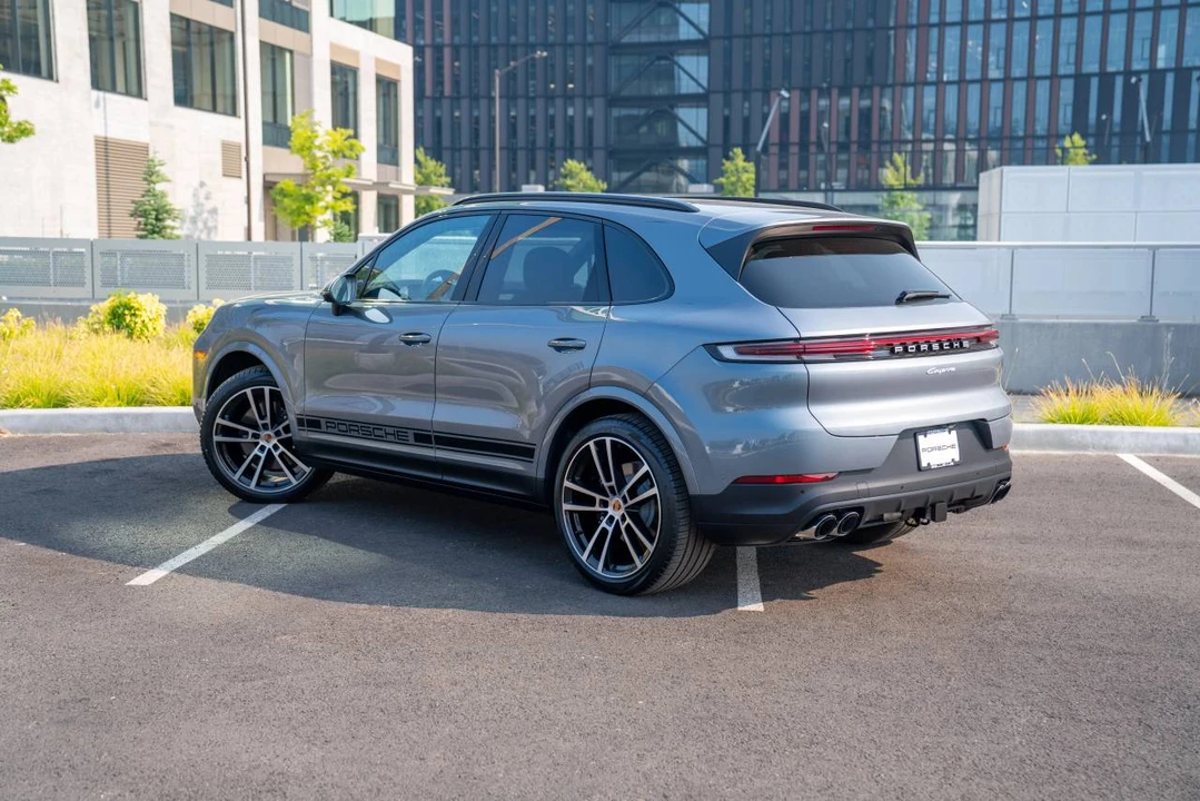 2026 Porsche 9Y0/9Y3 Cayenne - Image 3 of 5