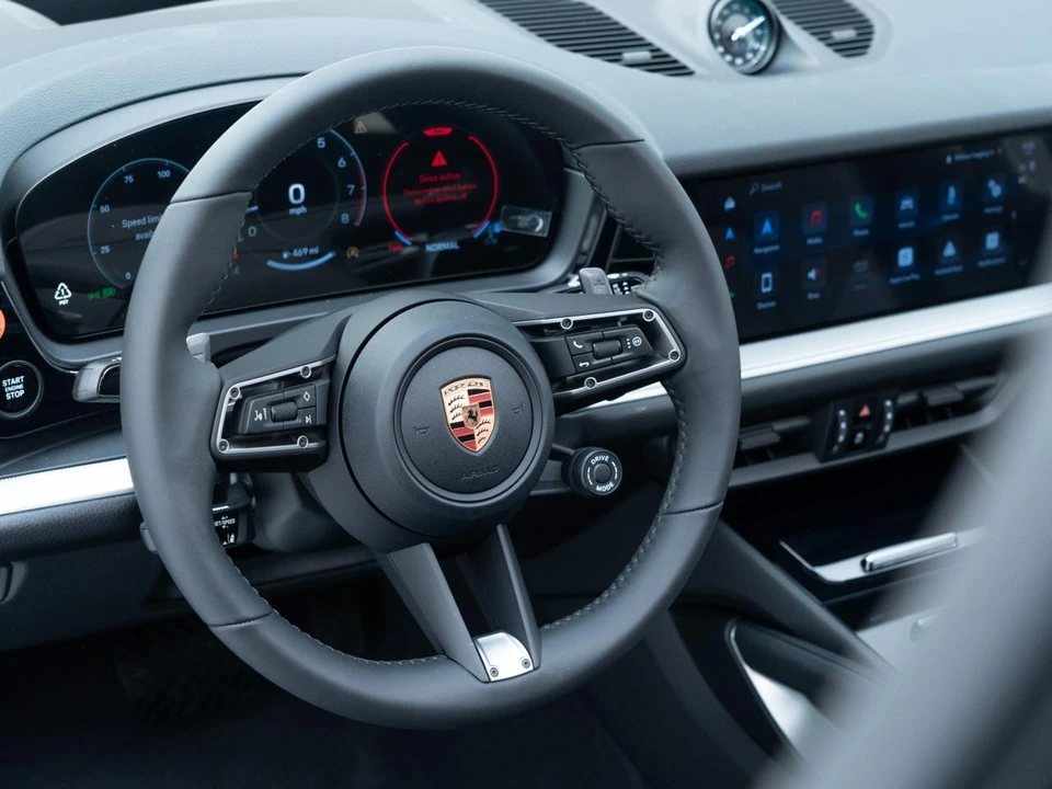 2026 Porsche Cayenne - Image 19 of 31