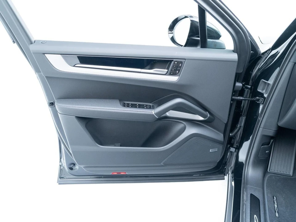2026 Porsche Cayenne - Image 20 of 31