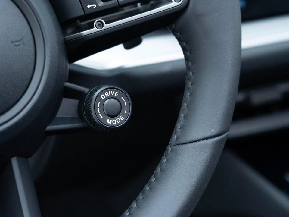2026 Porsche Cayenne - Image 27 of 31