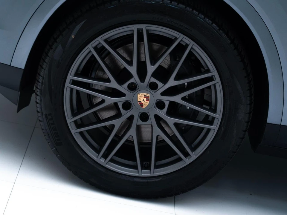 2026 Porsche Cayenne - Image 12 of 31