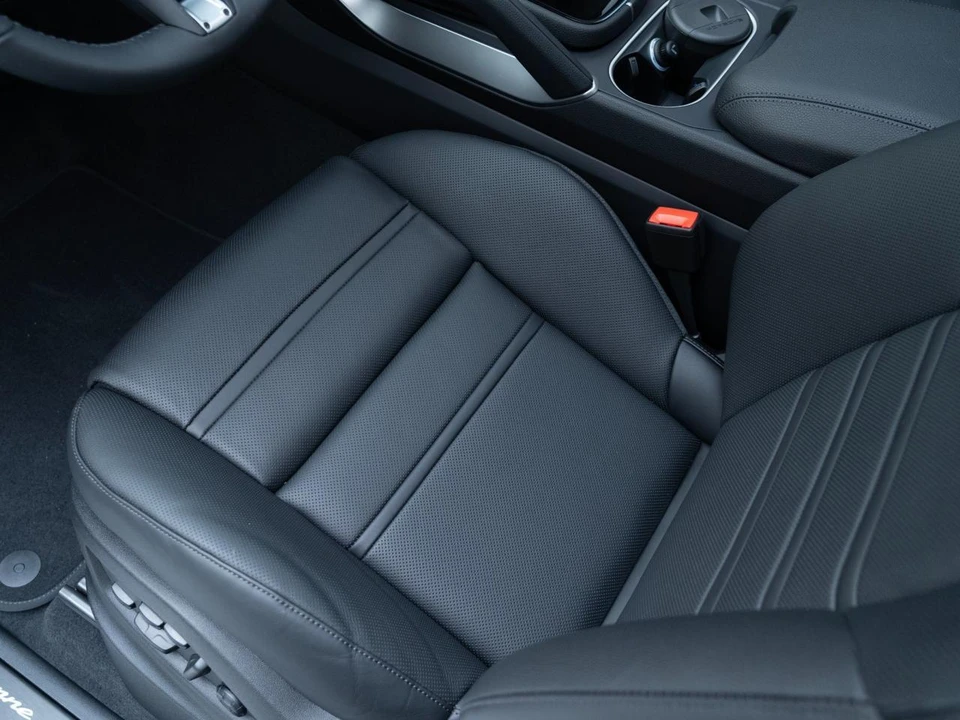 2026 Porsche Cayenne - Image 16 of 31