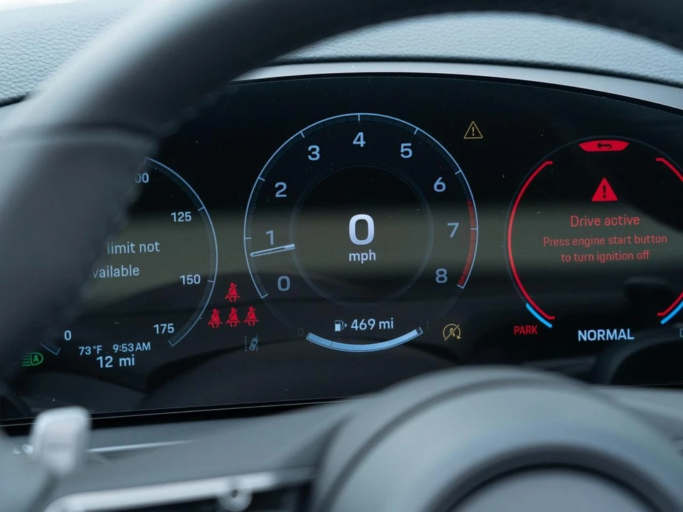 2026 Porsche Cayenne - Image 23 of 31