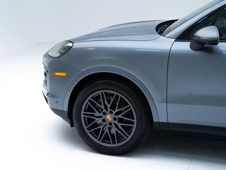 2026 Porsche Cayenne - Image 11 of 31