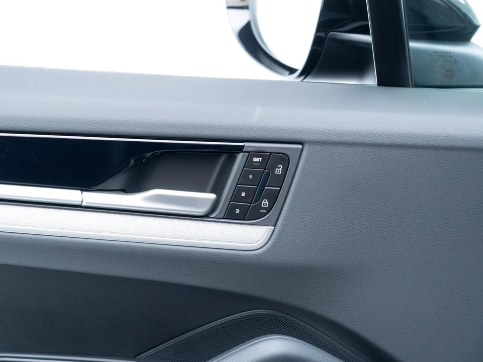 2026 Porsche Cayenne - Image 21 of 31