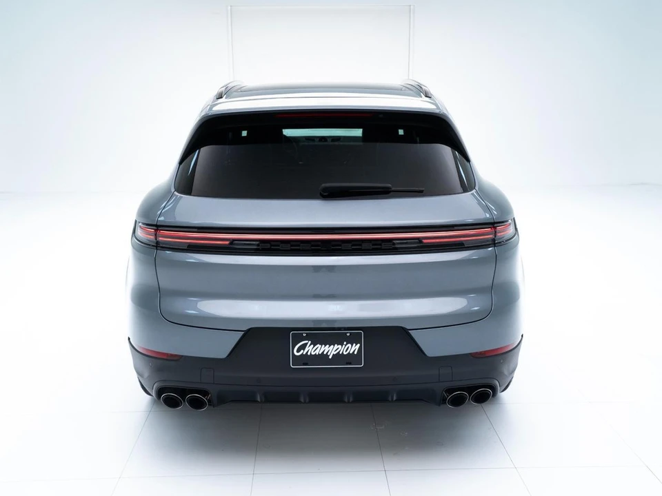 2026 Porsche Cayenne - Image 10 of 31