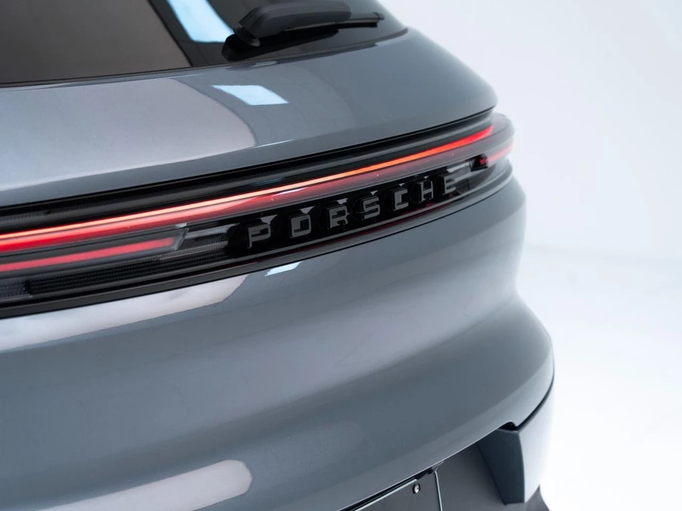 2026 Porsche Cayenne - Image 13 of 31