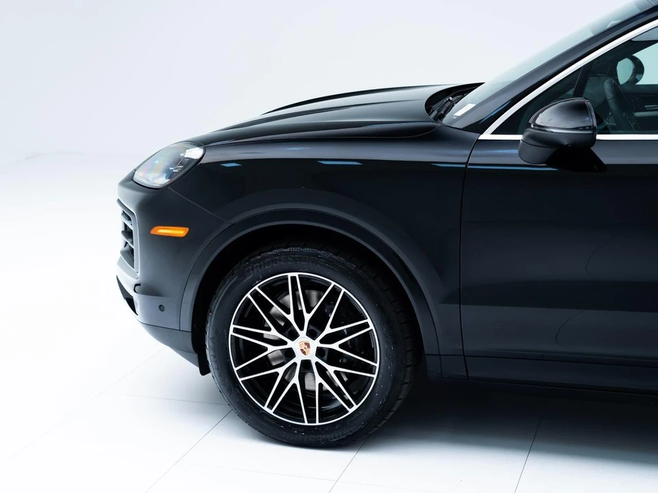 2026 Porsche 9Y0/9Y3 Cayenne - Image 11 of 31