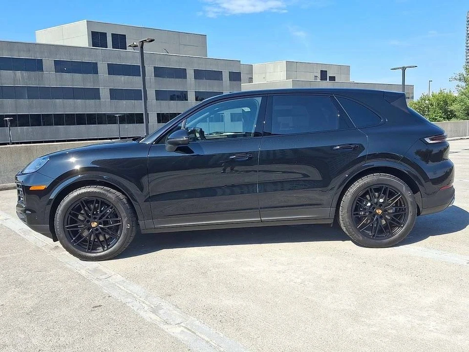 2026 Porsche 9Y0/9Y3 Cayenne - Image 2 of 4