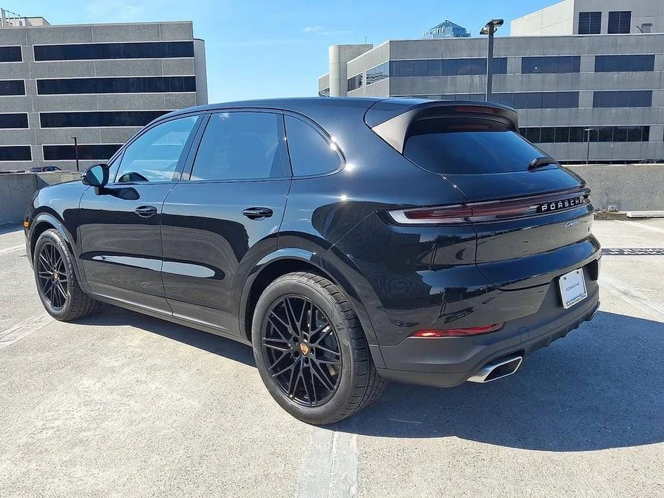 2026 Porsche 9Y0/9Y3 Cayenne - Image 3 of 4