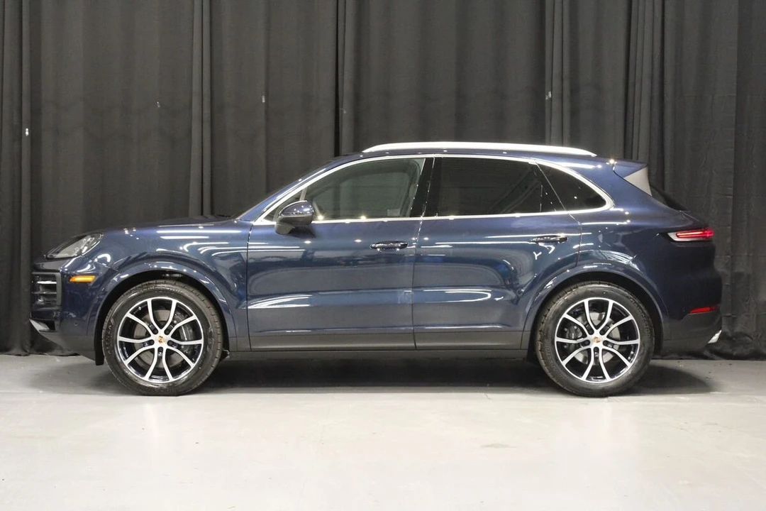 2026 Porsche 9Y0/9Y3 Cayenne - Image 2 of 2