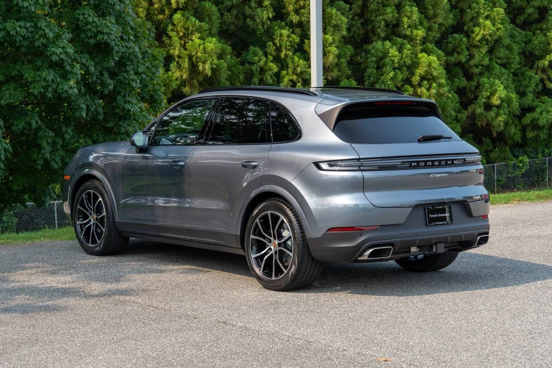 2026 Porsche 9Y0/9Y3 Cayenne - Image 3 of 5