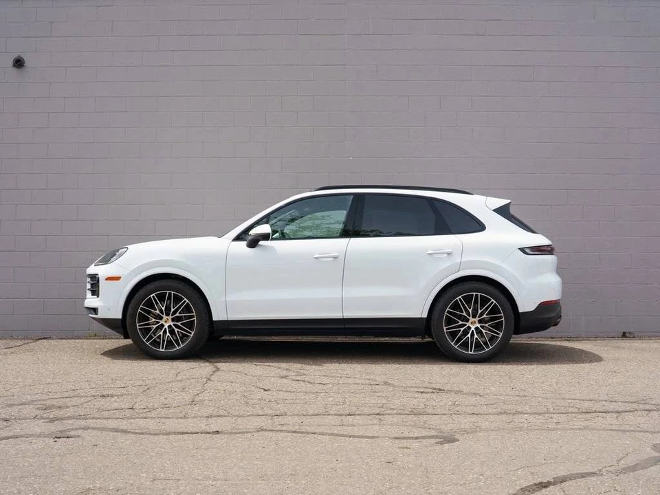 2026 Porsche 9Y0/9Y3 Cayenne - Image 2 of 5