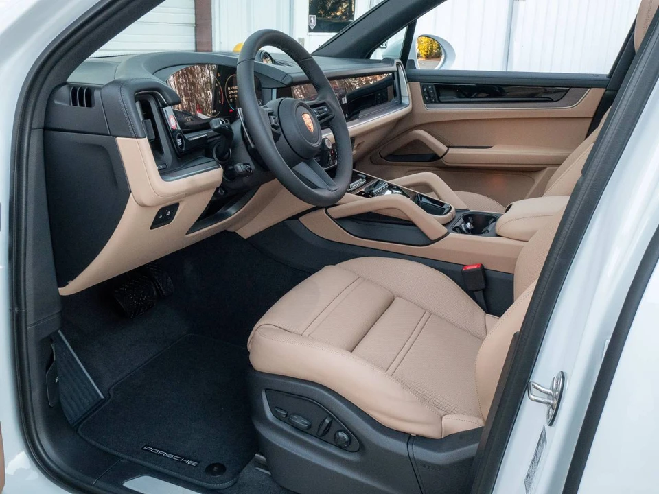 2026 Porsche 9Y0/9Y3 Cayenne - Image 4 of 5