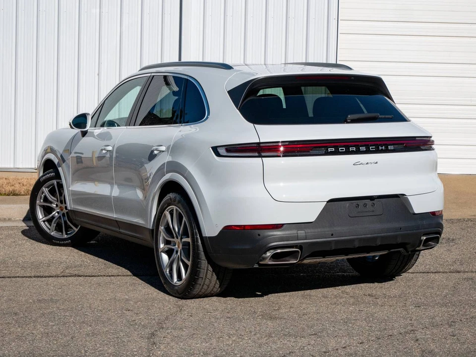 2026 Porsche 9Y0/9Y3 Cayenne - Image 3 of 5