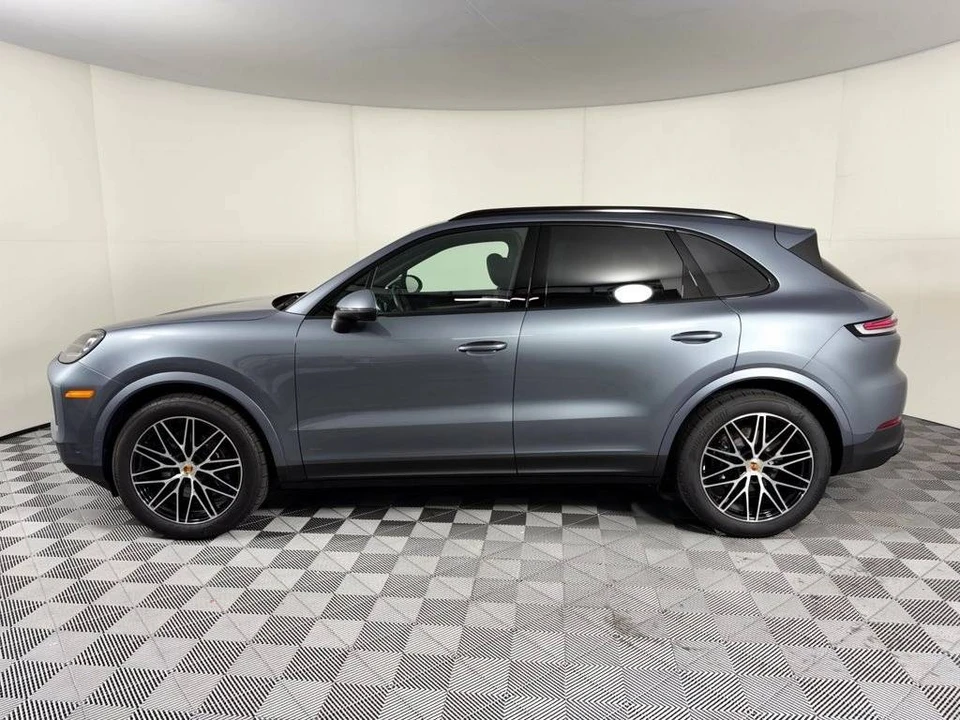2026 Porsche 9Y0/9Y3 Cayenne - Image 2 of 4