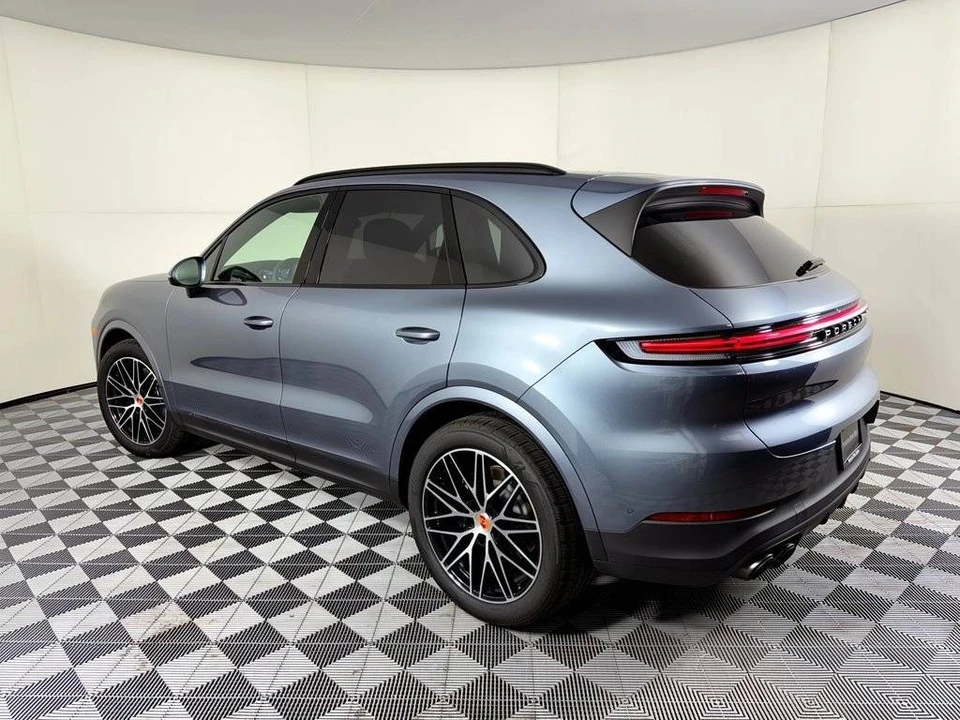 2026 Porsche 9Y0/9Y3 Cayenne - Image 3 of 4
