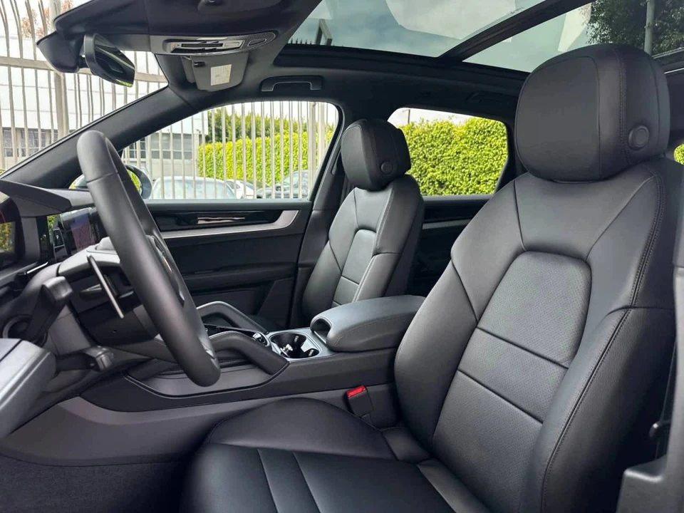 2026 Porsche 9Y0/9Y3 Cayenne - Image 5 of 5