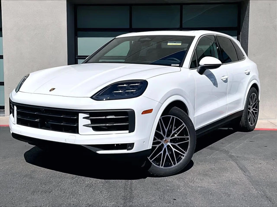 2026 Porsche 9Y0/9Y3 Cayenne - Image 4 of 31