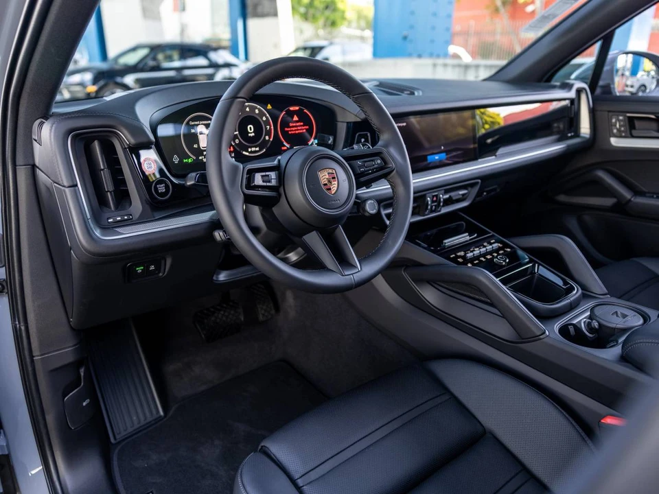 2026 Porsche 9Y0/9Y3 Cayenne - Image 4 of 5
