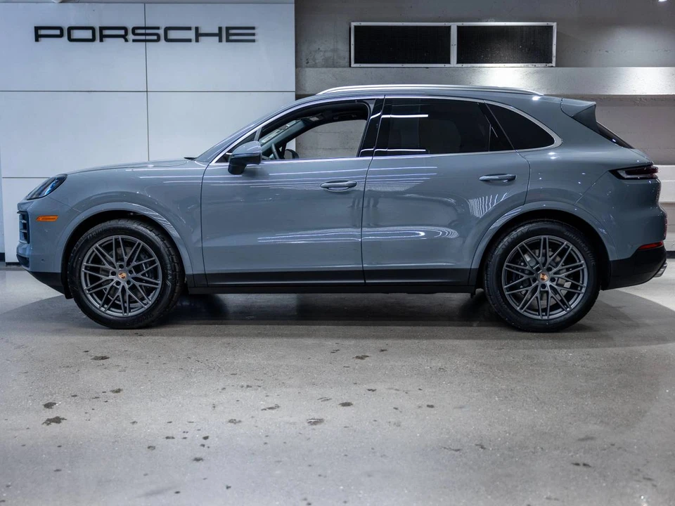 2026 Porsche 9Y0/9Y3 Cayenne - Image 2 of 5