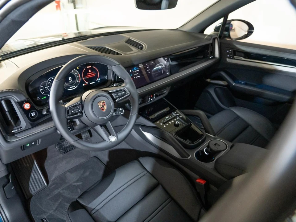 2026 Porsche 9Y0/9Y3 Cayenne - Image 4 of 28