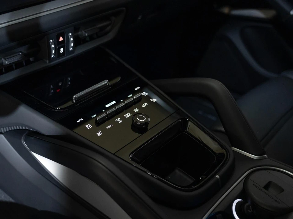 2026 Porsche 9Y0/9Y3 Cayenne - Image 21 of 28