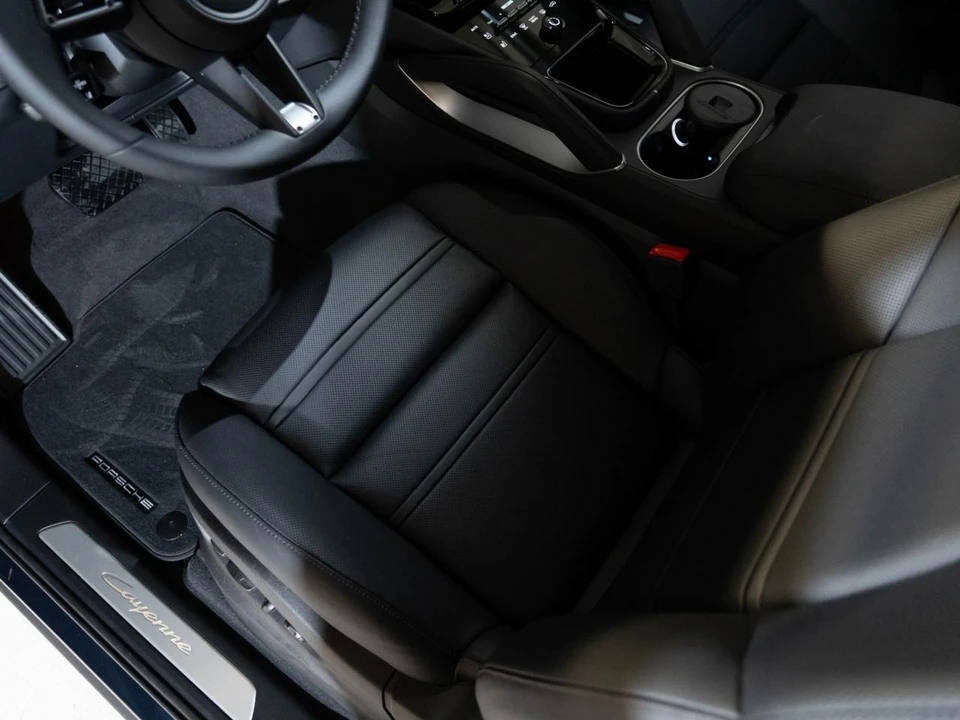 2026 Porsche 9Y0/9Y3 Cayenne - Image 14 of 28